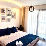 Theos 8 Family For Families Only Apartament