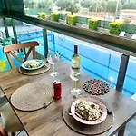 Theos 8 Family For Families Only Apartament *